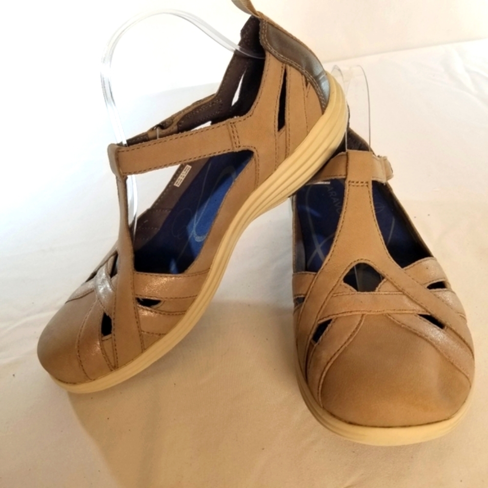 Aravon Woman Sz 10D Beaumont Tan Fisherman Strap V Hook Closure Sandal Mary Jane